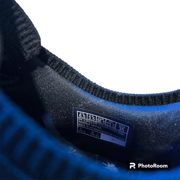 NEW Women’s Sketchers Black Slip On Sneakers - Picture 5 of 8